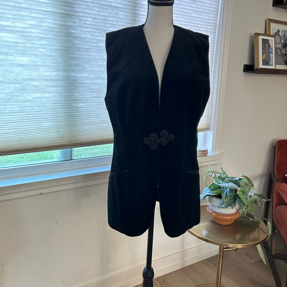 Doncaster Elegant Black Vest with Decorative Clasp